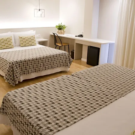 Alegria Plaza Paris & 4 Sup 4* Lloret de Mar